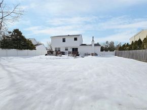 23 Apple Lane, Medford NY 11763