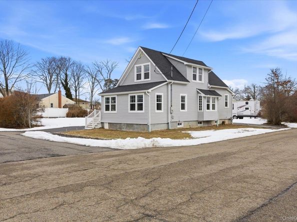 35 Weston Avenue, Deer Park NY 11729