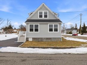 35 Weston Avenue, Deer Park NY 11729