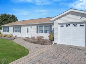 7 Hemlock Road, Mount Sinai NY 11766