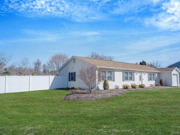 7 Hemlock Road, Mount Sinai NY 11766