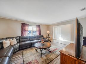 7 Hemlock Road, Mount Sinai NY 11766