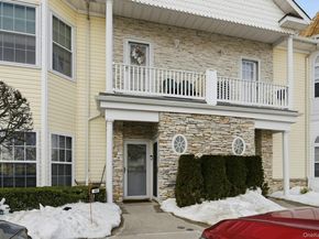 604 Narragansett Villas Drive, Lindenhurst NY 11757