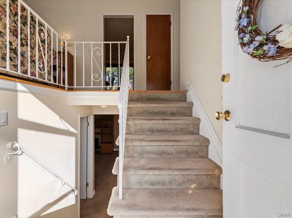 53 Beaumont Drive, Plainview NY 11803