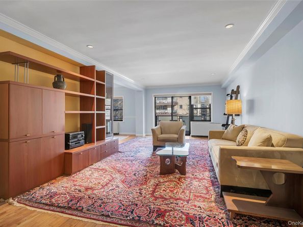 20 Canterbury Road 2C, Great Neck NY 11021