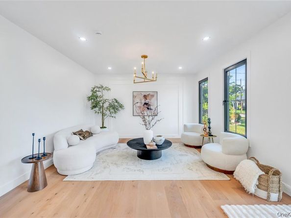 8 Schoolhouse Road, Levittown NY 11756