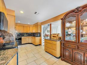 3 Avelaine Court, Babylon NY 11702