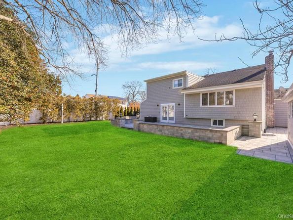 3 Avelaine Court, Babylon NY 11702