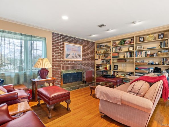 66 Davison Lane E, West Islip NY 11795