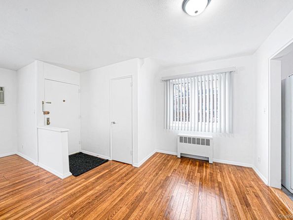 1346 Bell Blvd 211, Bayside NY 11360