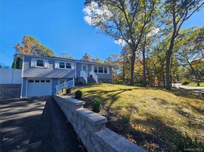 31 Brookhaven Drive, Rocky Point NY 11778
