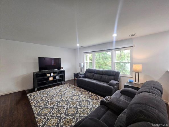 31 Brookhaven Drive, Rocky Point NY 11778