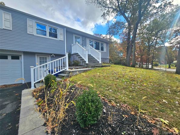 31 Brookhaven Drive, Rocky Point NY 11778