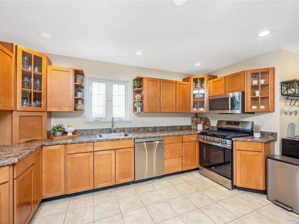 43 Pine Street, Sayville NY 11782