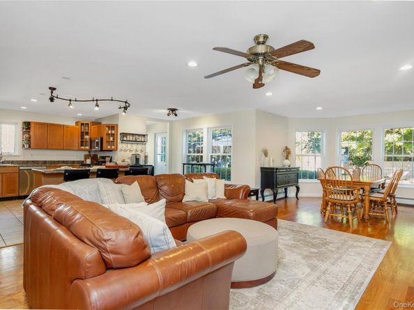 43 Pine Street, Sayville NY 11782