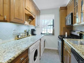 1279 California Road 2L, Eastchester NY 10709