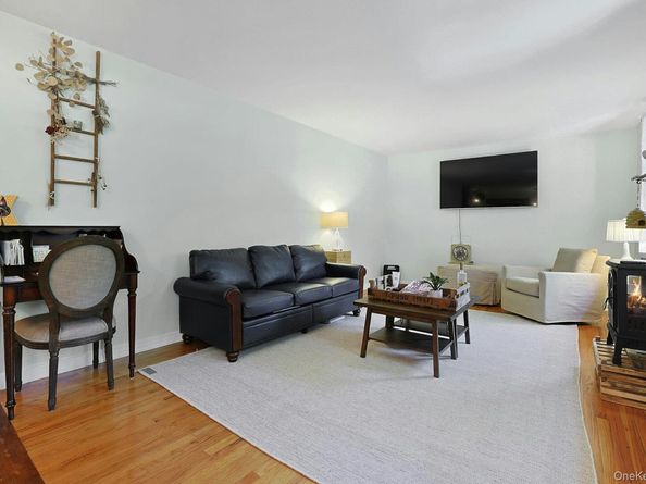 1279 California Road 2L, Eastchester NY 10709