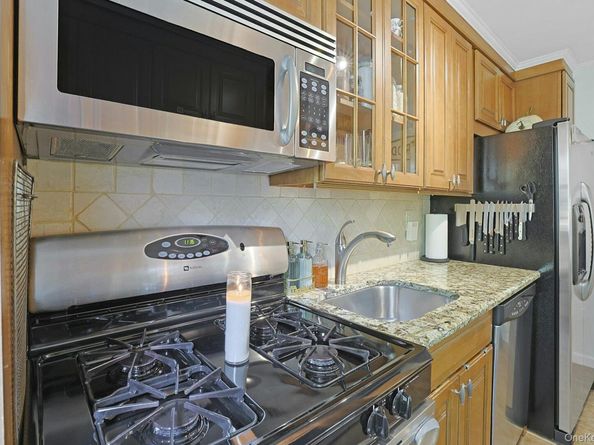 1279 California Road 2L, Eastchester NY 10709