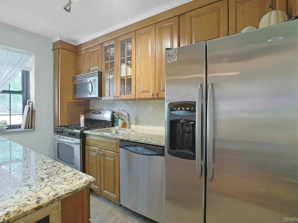 1279 California Road 2L, Eastchester NY 10709