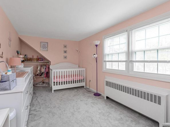 35 Burling Lane S, West Islip NY 11795