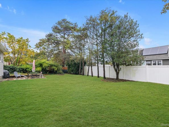 35 Burling Lane S, West Islip NY 11795