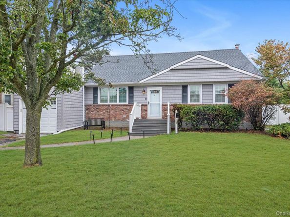35 Burling Lane S, West Islip NY 11795