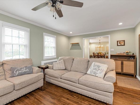35 Burling Lane S, West Islip NY 11795