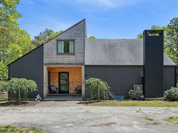 12 N Quarter Road, Westhampton NY 11977
