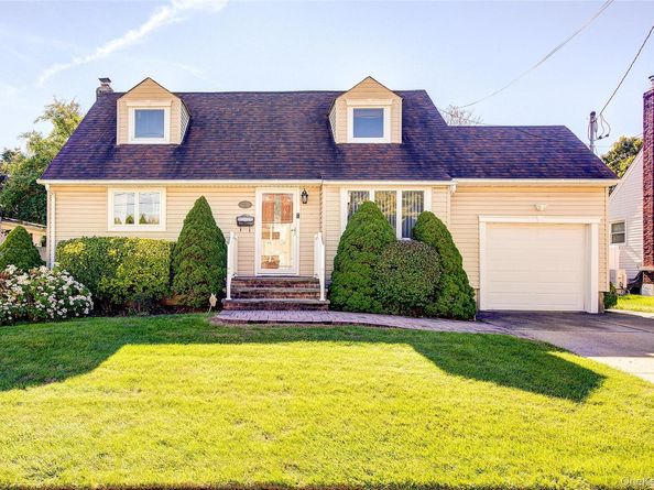 35 Jackson Avenue, Bethpage NY 11714