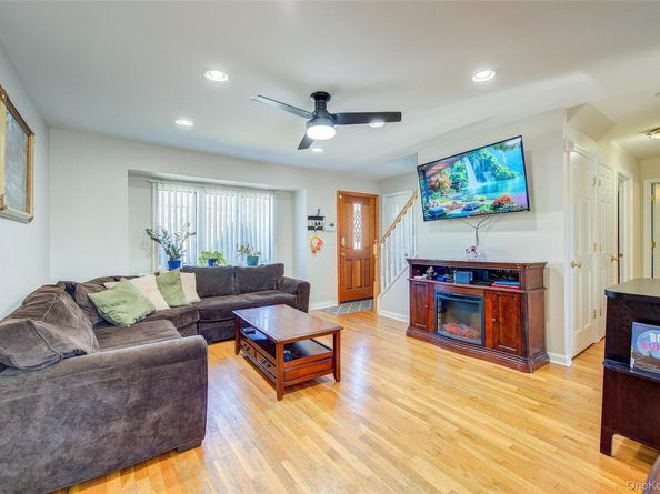 35 Jackson Avenue, Bethpage NY 11714