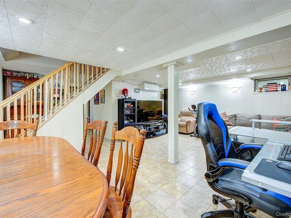 35 Jackson Avenue, Bethpage NY 11714