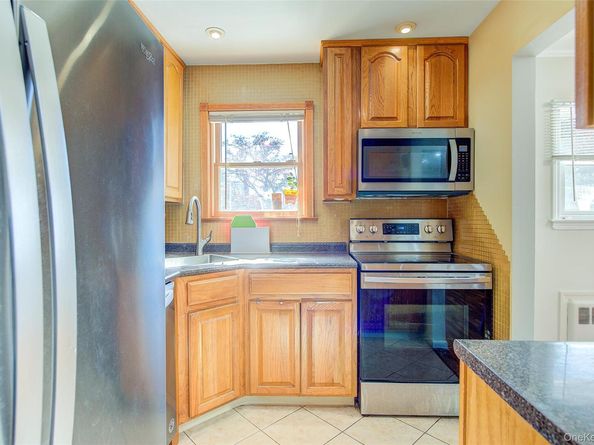 35 Jackson Avenue, Bethpage NY 11714