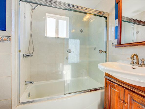 35 Jackson Avenue, Bethpage NY 11714
