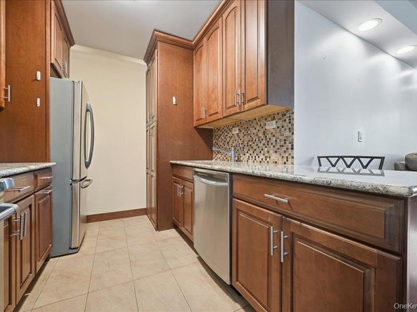 26910 Grand Central Parkway 5M, Floral Park NY 11005