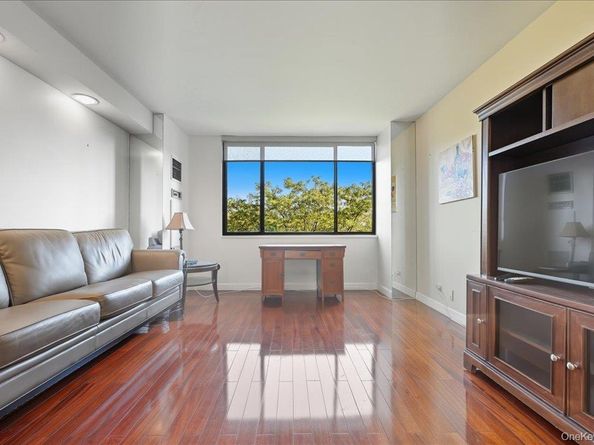 26910 Grand Central Parkway 5M, Floral Park NY 11005