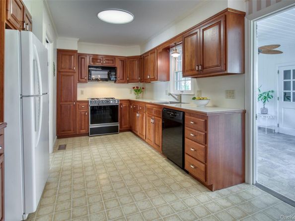 750 Mayflower Road, Mattituck NY 11952