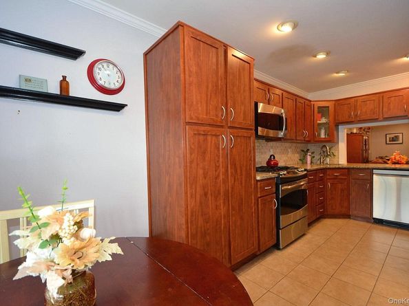 91 Broadlawn Drive, Central Islip NY 11722