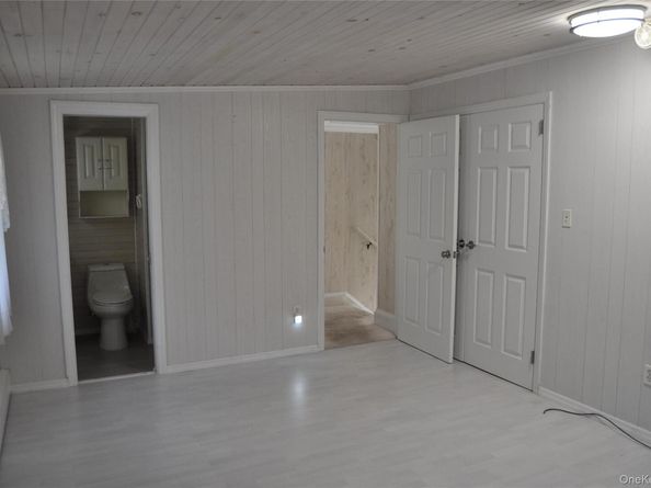 29 Woodlawn Avenue, Oakdale NY 11769