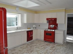 29 Woodlawn Avenue, Oakdale NY 11769
