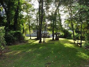 29 Woodlawn Avenue, Oakdale NY 11769