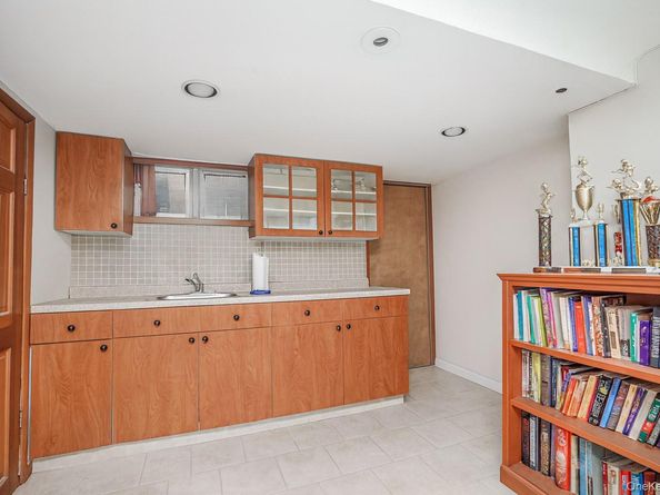 8907 16th Avenue, Brooklyn NY 11214