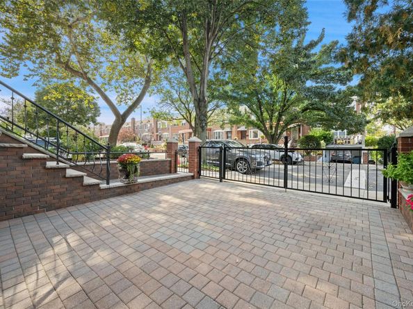 51-01 64th Street, Woodside NY 11377