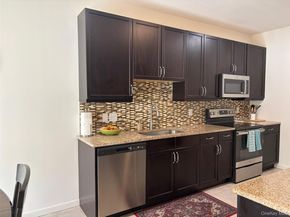 41 Greentree Court, Shirley NY 11967