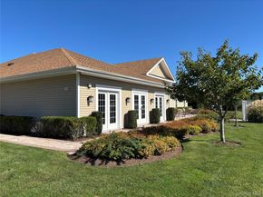 41 Greentree Court, Shirley NY 11967