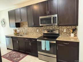 41 Greentree Court, Shirley NY 11967