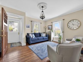 17 Riggs Place, Locust Valley NY 11560