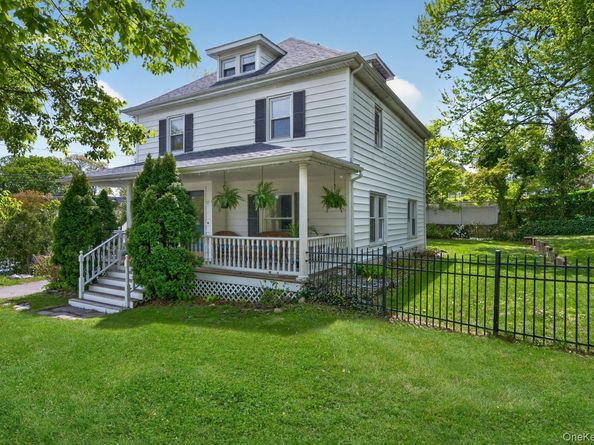 17 Riggs Place, Locust Valley NY 11560