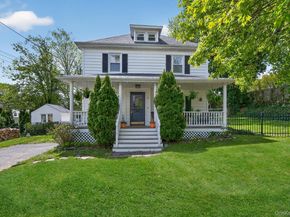17 Riggs Place, Locust Valley NY 11560
