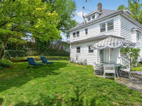 17 Riggs Place, Locust Valley NY 11560