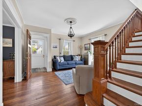17 Riggs Place, Locust Valley NY 11560